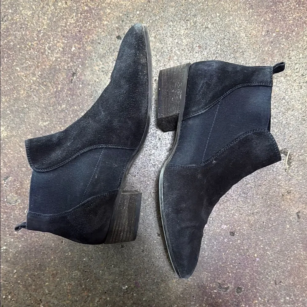 Aquatalia Black Chelsea Boots Sleek Suede Design